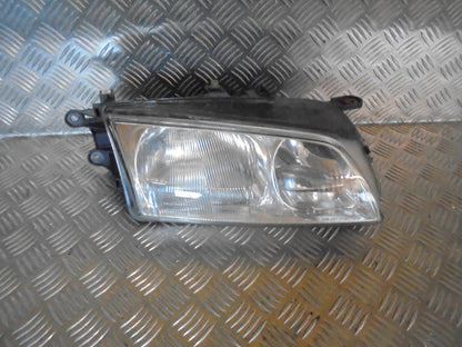 Mazda 626 GF/GW Forlygte Med OEM Nr. GG3E510K0 Fra Mazda Ophugger