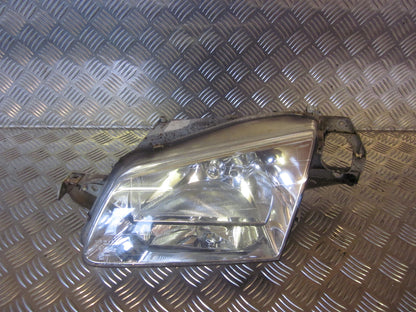 Mazda 323 F 5D BJ14 Forlygte Med OEM Nr. Ophugger Fra Mazda Ophugger