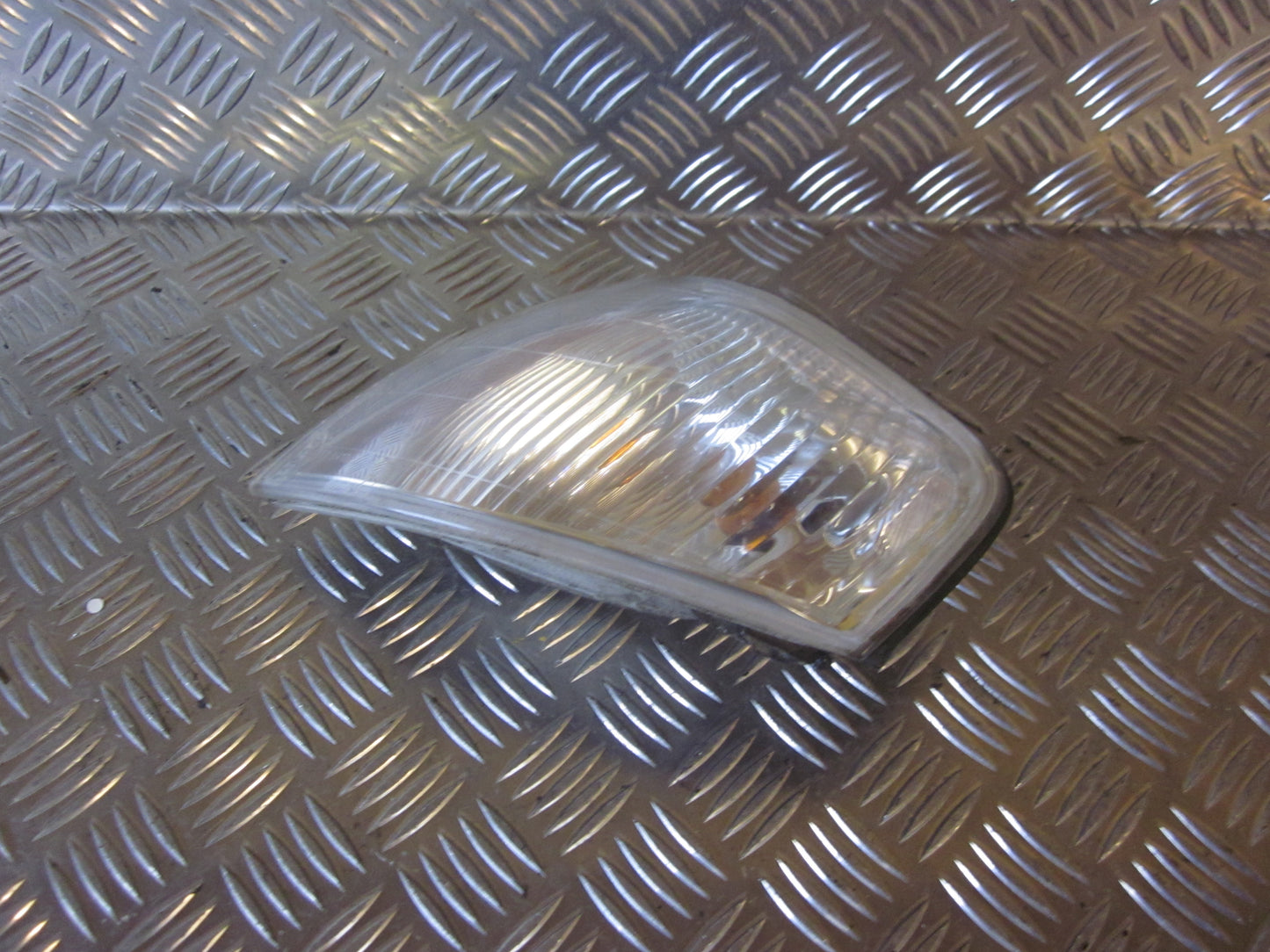 Mazda 323 F 5D BJ14 Blinklygte For Med OEM Nr. Ophugger Fra Mazda Ophugger