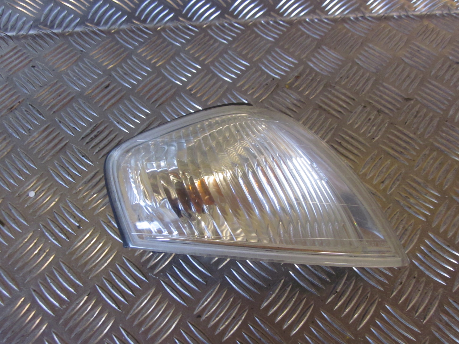 Mazda 323 F 5D BJ14 Blinklygte For Med OEM Nr. Ophugger Fra Mazda Ophugger