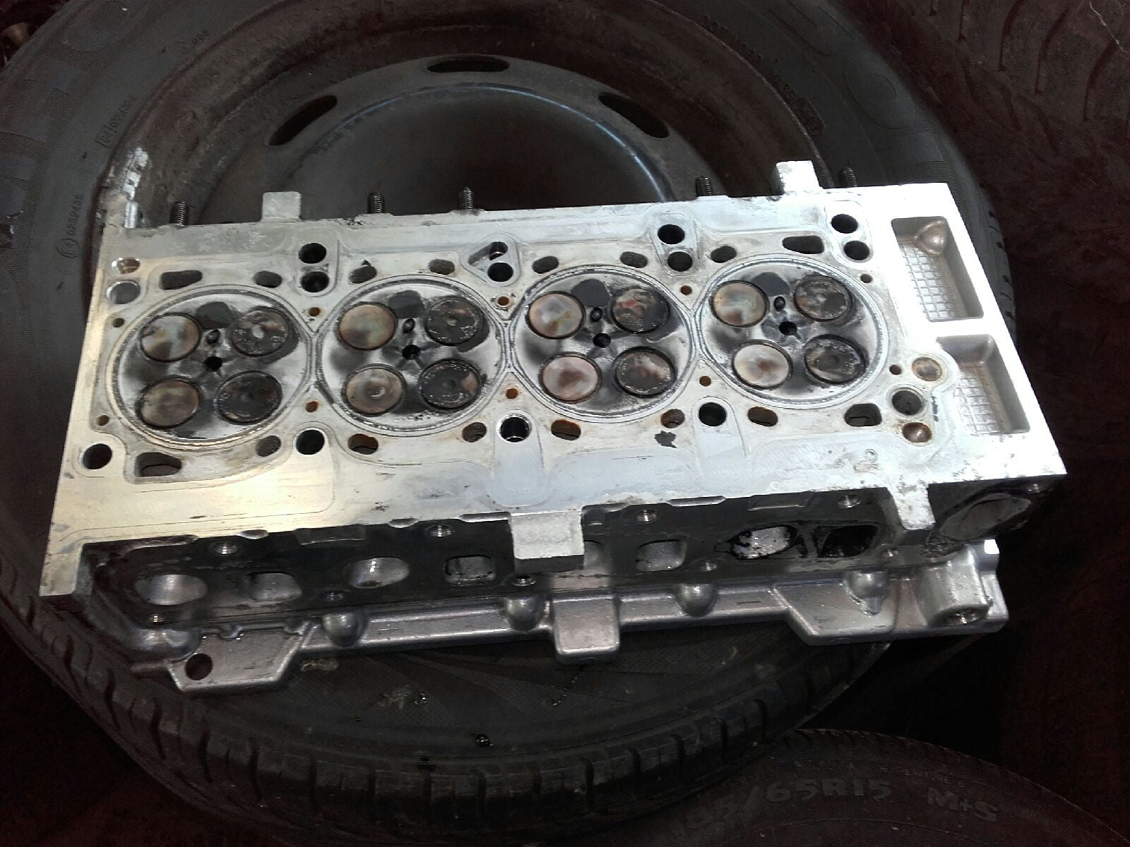 Opel Combo C Topstykke Med OEM Nr. Ophugger Fra Opel Ophugger