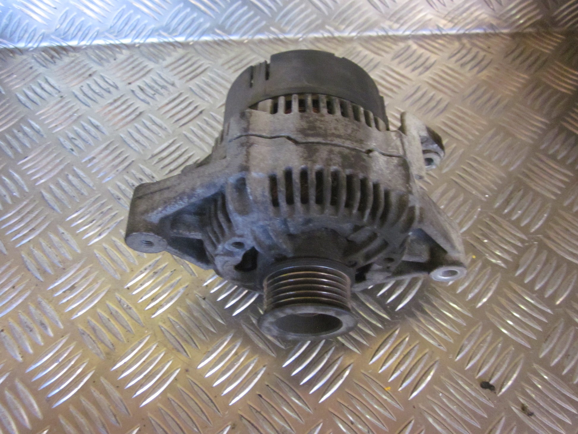 Opel Astra F Generator Med OEM Nr. 90443930 Fra Opel Ophugger