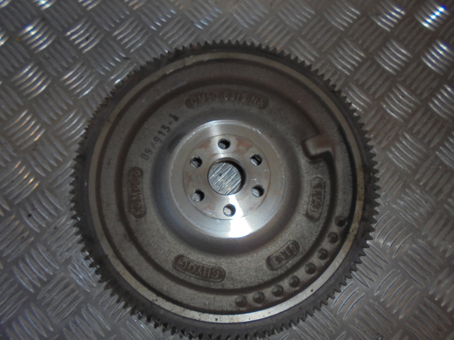 Ford Fiesta 7 Svinghjul Med OEM Nr. 1761711 Fra Ford Ophugger