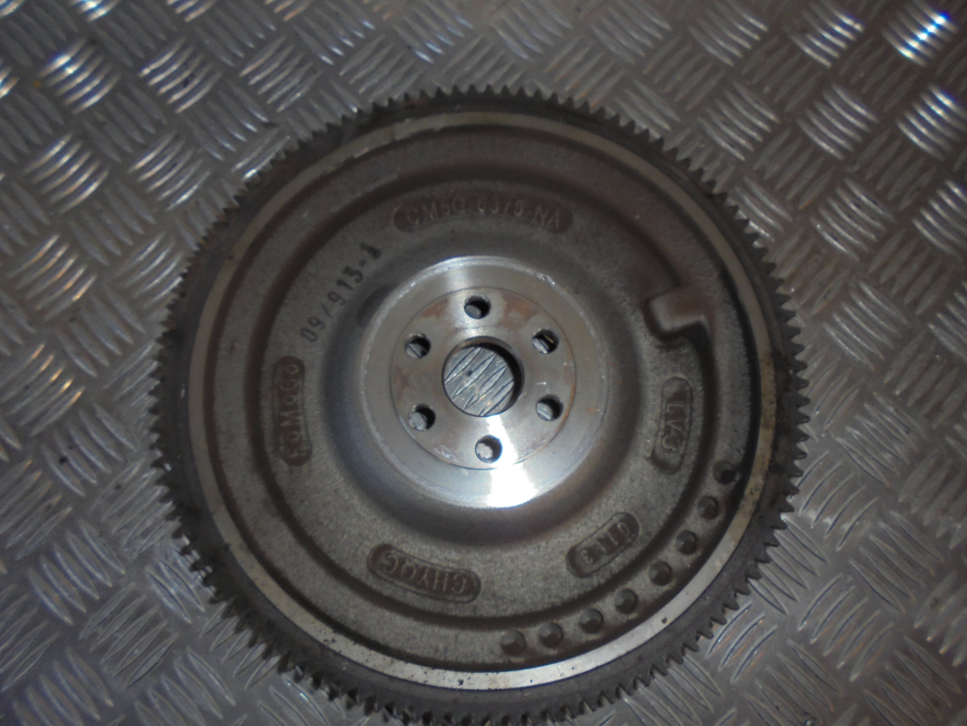 Ford Fiesta 7 Svinghjul Med OEM Nr. 1761711 Fra Ford Ophugger