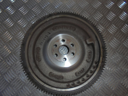 Ford Fiesta 7 Svinghjul Med OEM Nr. 1761711 Fra Ford Ophugger