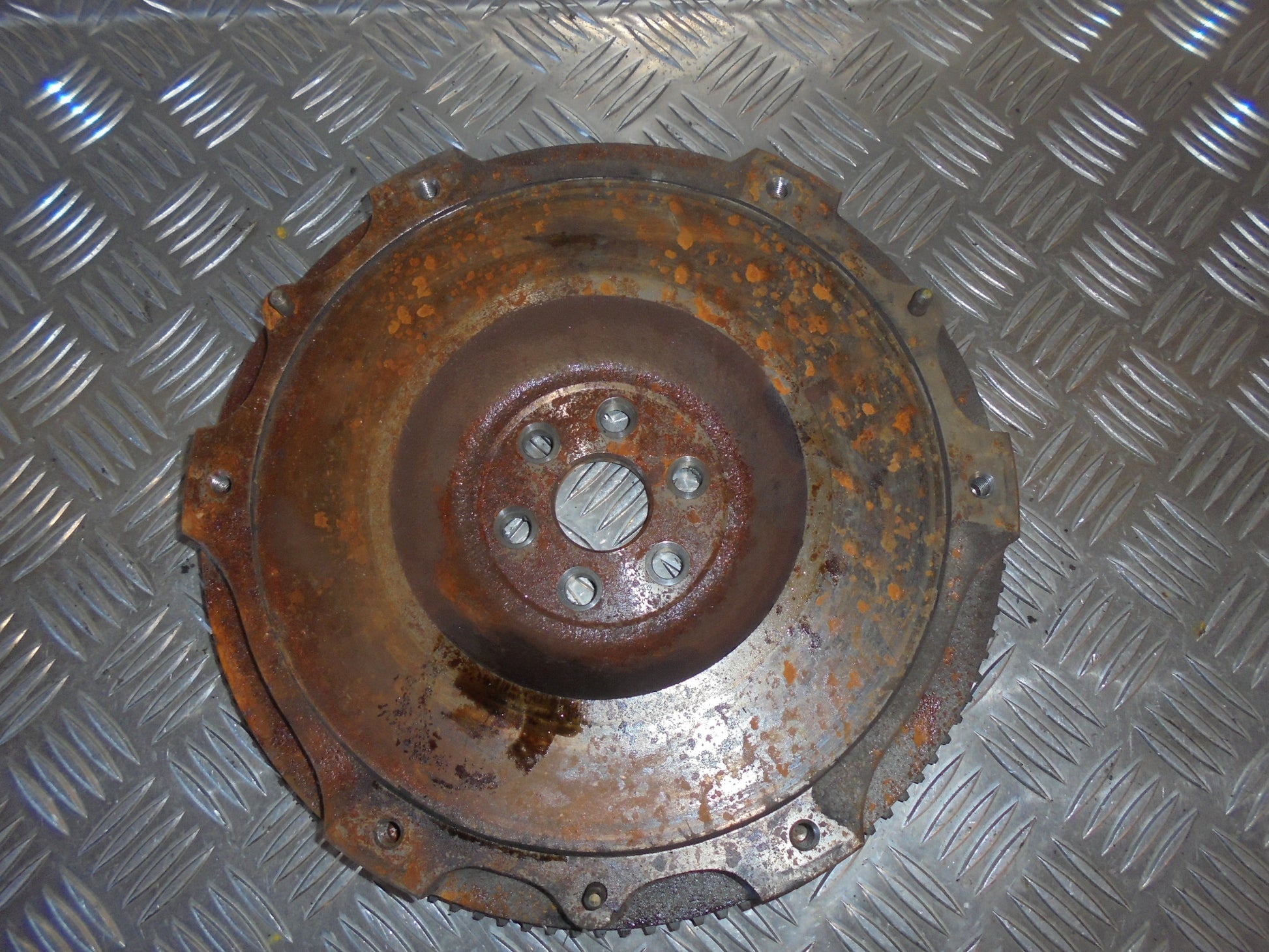 Ford Fiesta 7 Svinghjul Med OEM Nr. 1761711 Fra Ford Ophugger