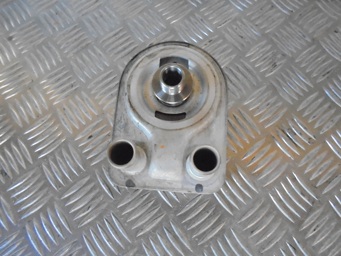 Ford Fiesta 7 Oliekøler Med OEM Nr. Ophugger Fra Ford Ophugger