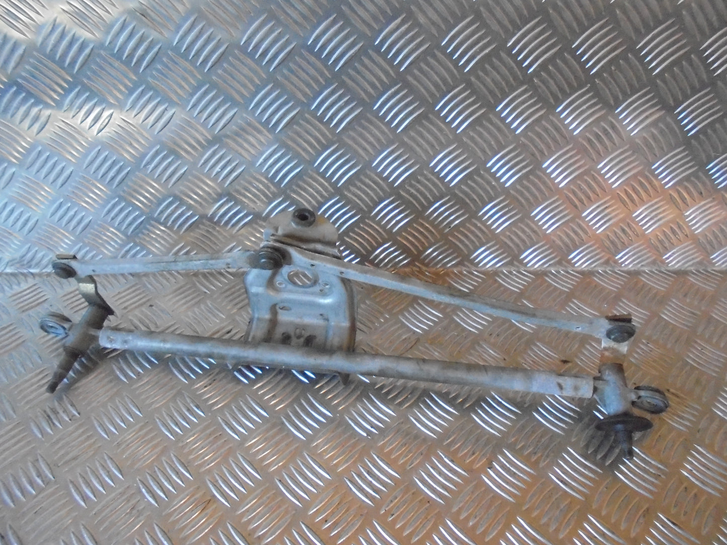 Renault Clio 2 Viskertræk Med OEM Nr. Ophugger Fra Renault Ophugger