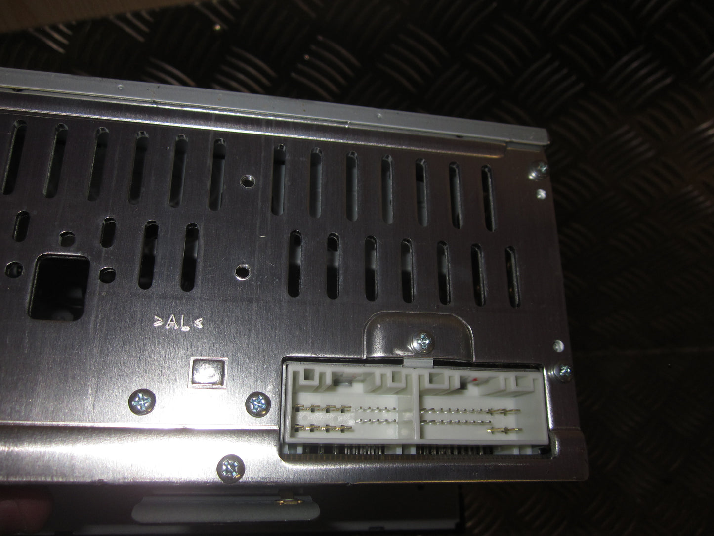 Kia Rio UB Radio M/Cd Med OEM Nr. 961701W710CA Fra Kia Ophugger