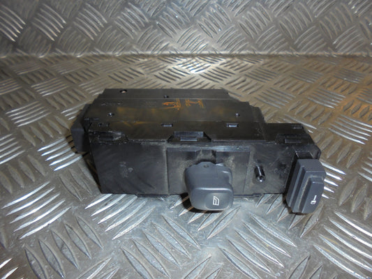 Volvo 80 Serie Kontakt Rudehejs Med OEM Nr. Ophugger Fra Volvo Ophugger