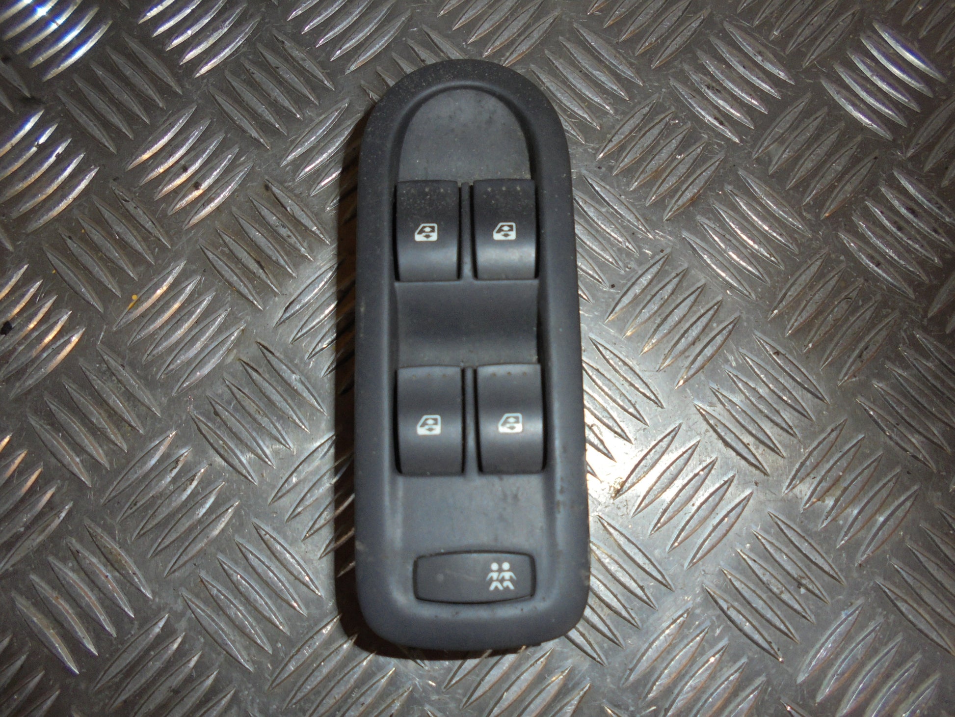 Renault Megane Scenic 2 Kontakt Rudehejs Med OEM Nr. Ophugger Fra Renault Ophugger