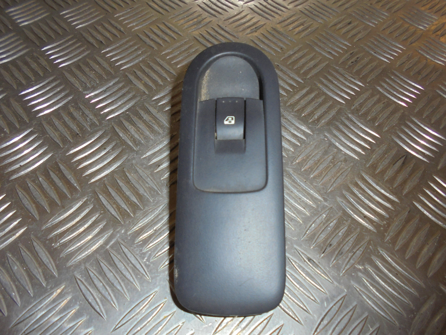 Renault Megane Scenic 2 Kontakt Rudehejs Med OEM Nr. Ophugger Fra Renault Ophugger