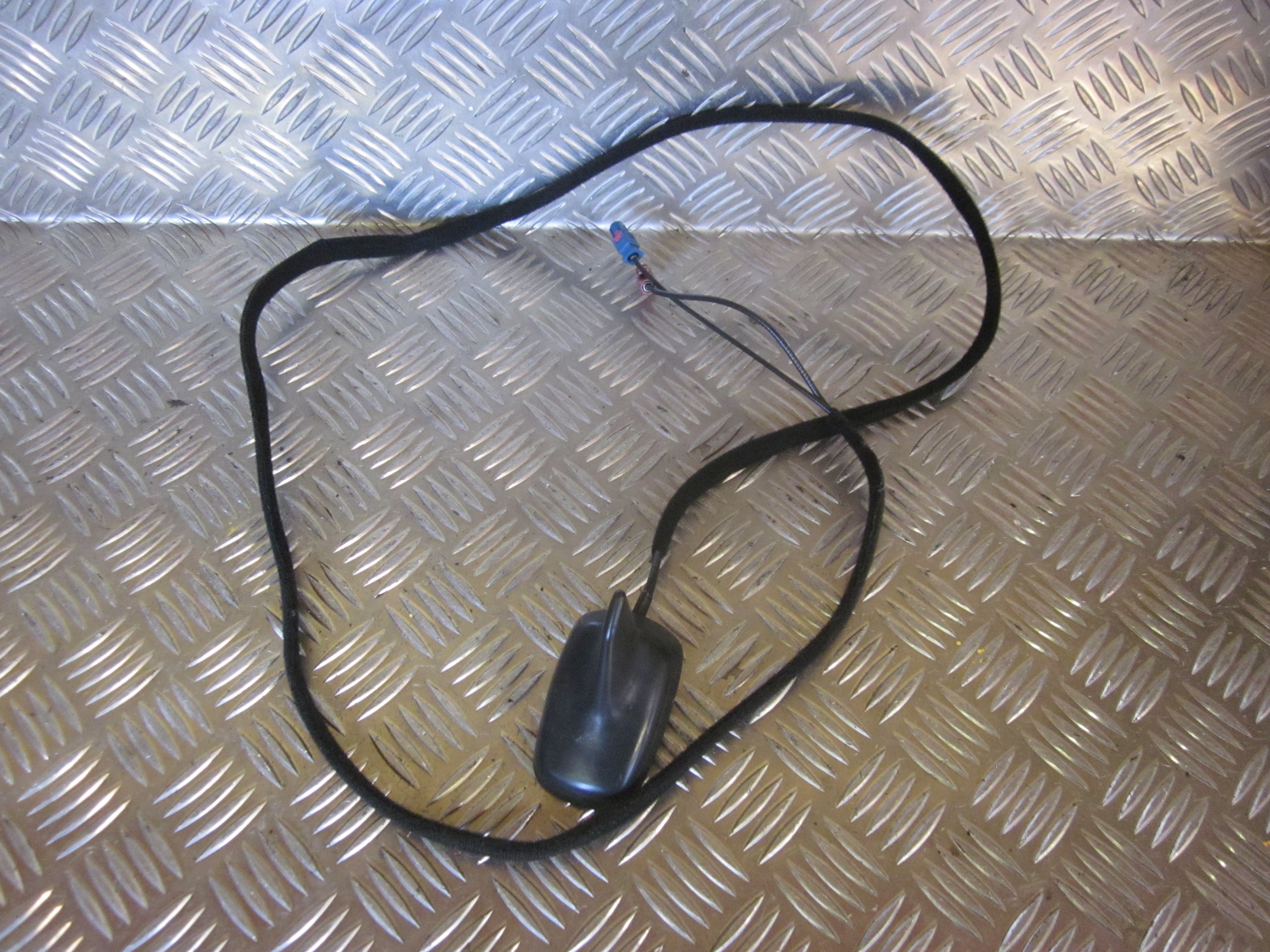 Audi A3 Antenne Med OEM Nr. 8P4035503E Fra Audi Ophugger