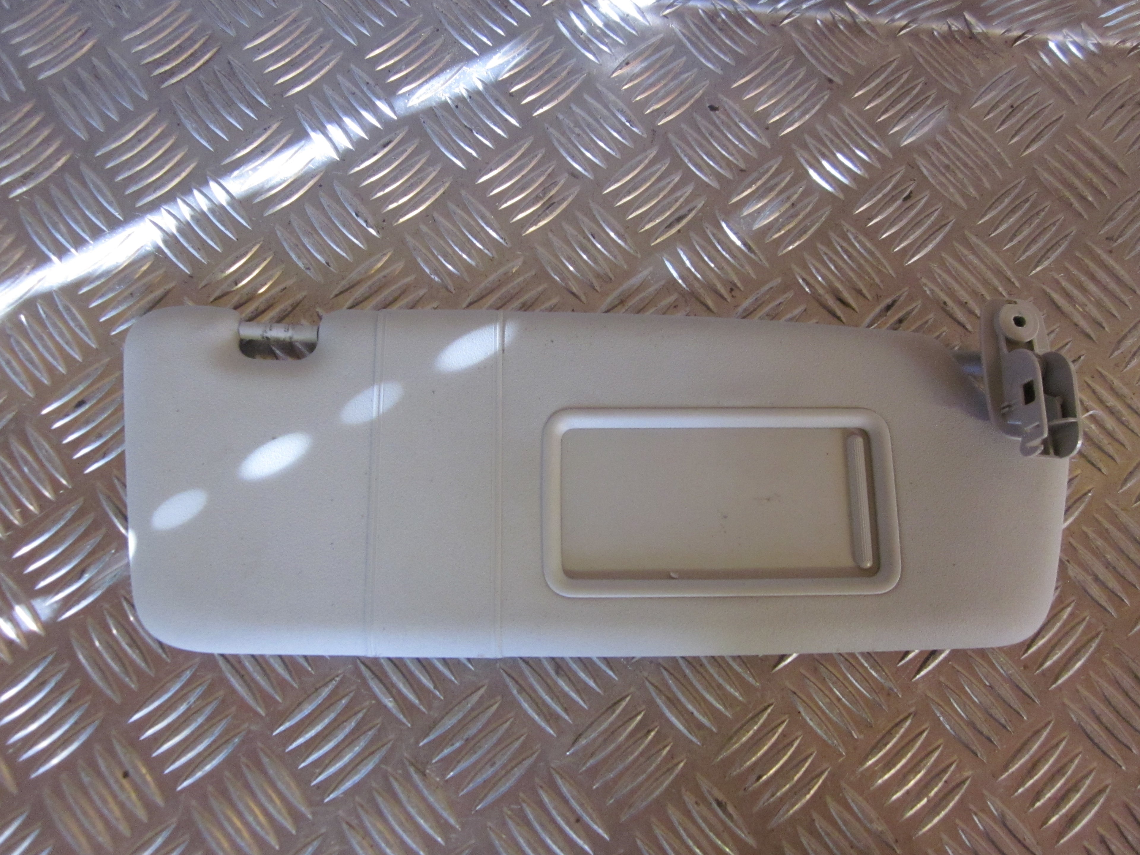 Audi A3 Solskærm Med OEM Nr. 8P0857552 Fra Audi Ophugger