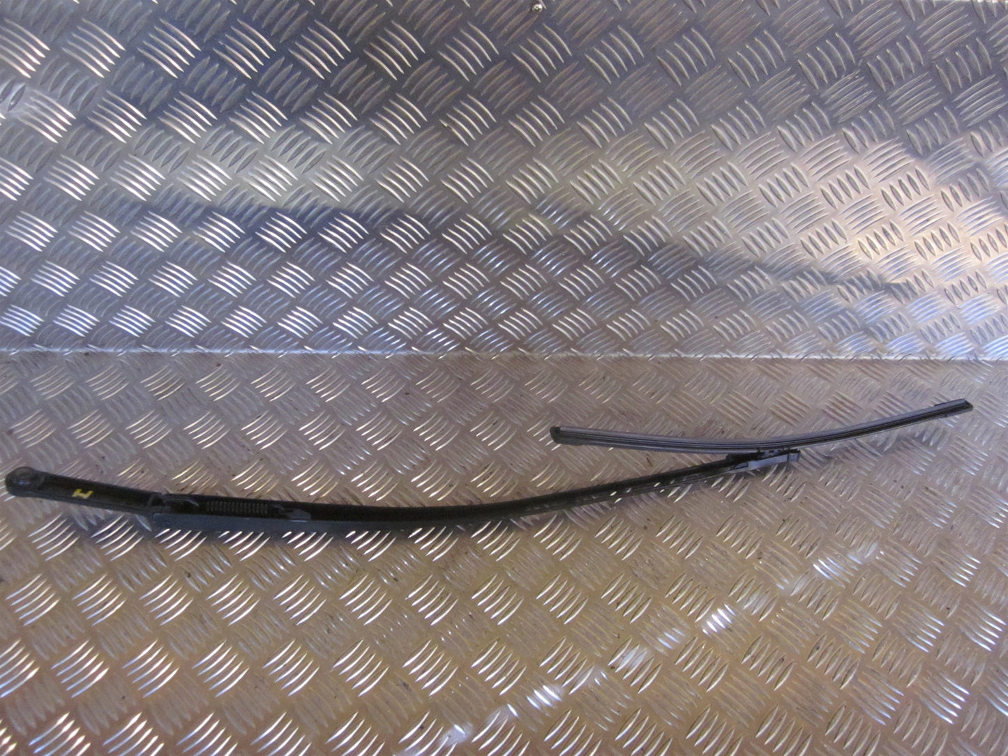 Audi A3 Viskerarm Med OEM Nr. 8P1955408A Fra Audi Ophugger