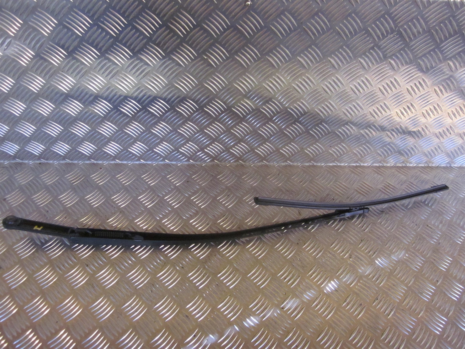 Audi A3 Viskerarm Med OEM Nr. 8P1955408A Fra Audi Ophugger