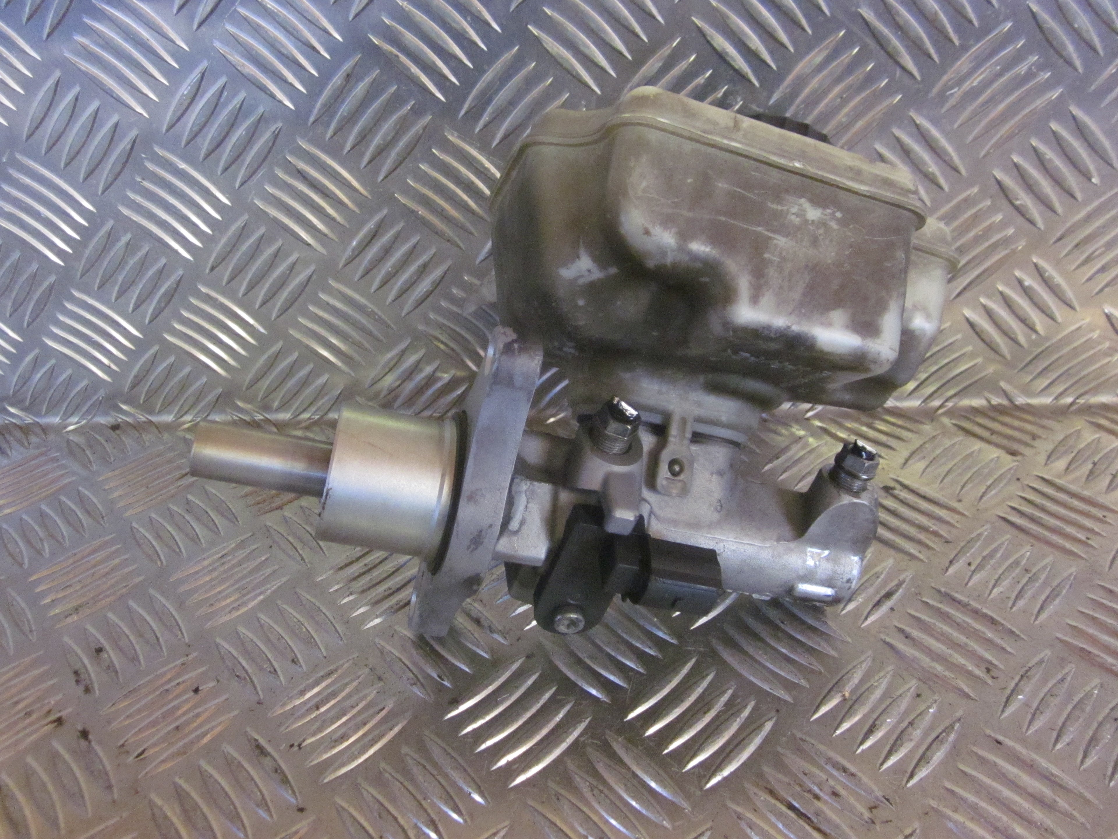 Audi A3 Bremsehovedcylinder Med OEM Nr. 1K1614019K Fra Audi Ophugger