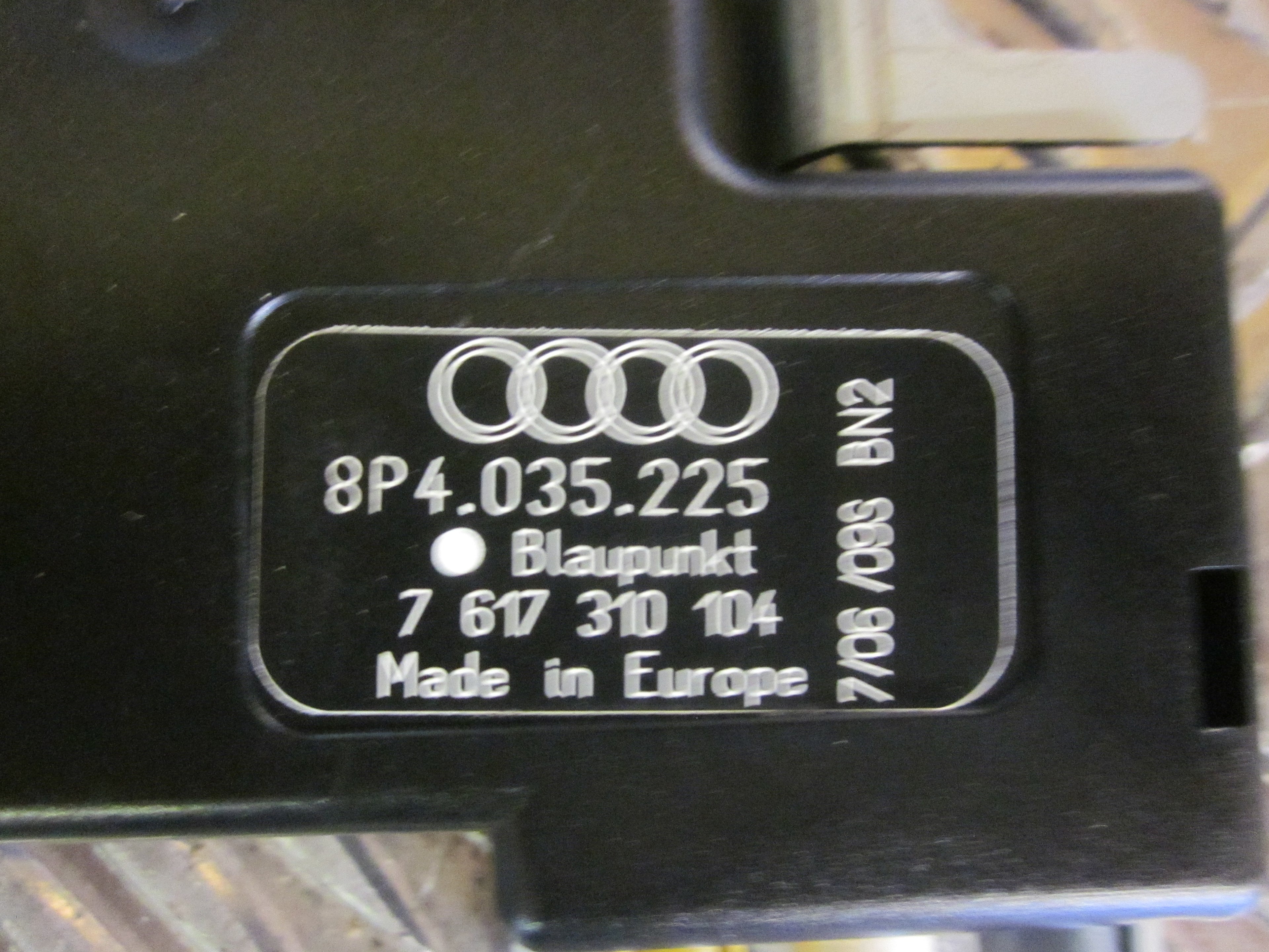 Audi A3 Radio Div. Tilbehør Med OEM Nr. 8P4035225 Fra Audi Ophugger