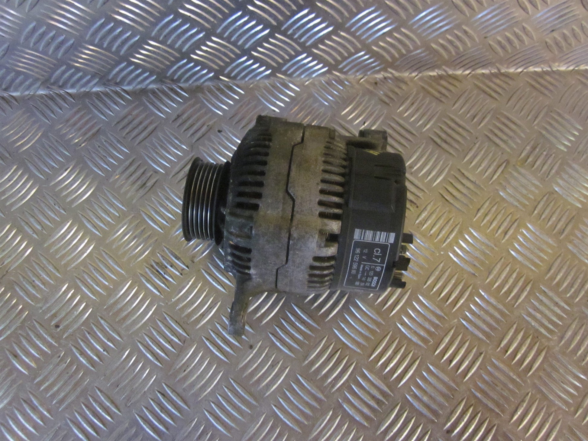 Peugeot 306 Generator Med OEM Nr. 9612259680 Fra Peugeot Ophugger