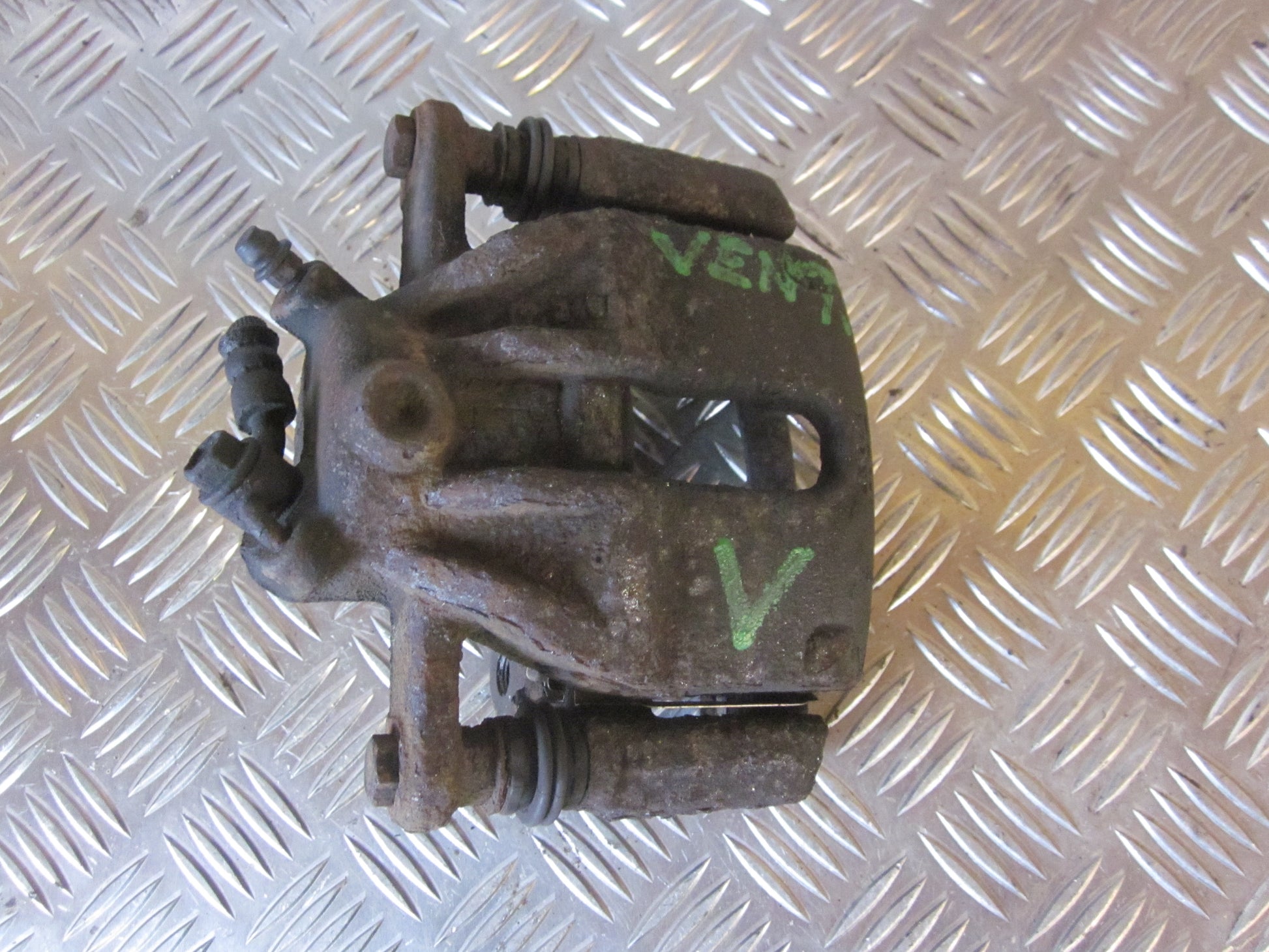 Nissan Micra K12 Bremsekaliber VF Med OEM Nr. Ophugger Fra Nissan Ophugger
