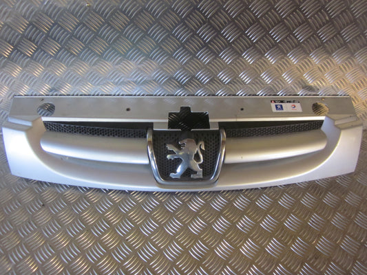 Peugeot Partner Frontgitter Med OEM Nr. Ophugger Fra Peugeot Ophugger