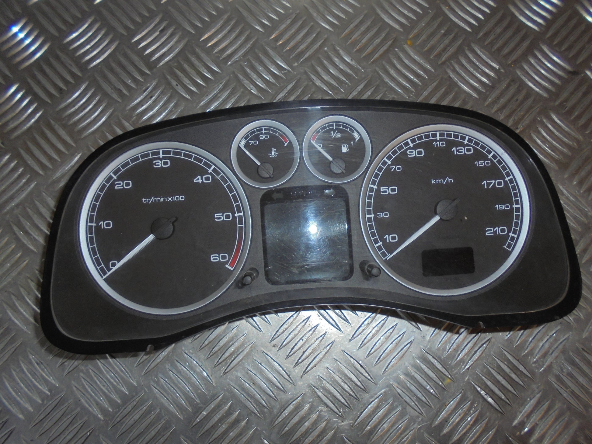 Peugeot 307 Speedometer - Instrument Med OEM Nr. 610545 Fra Peugeot Ophugger