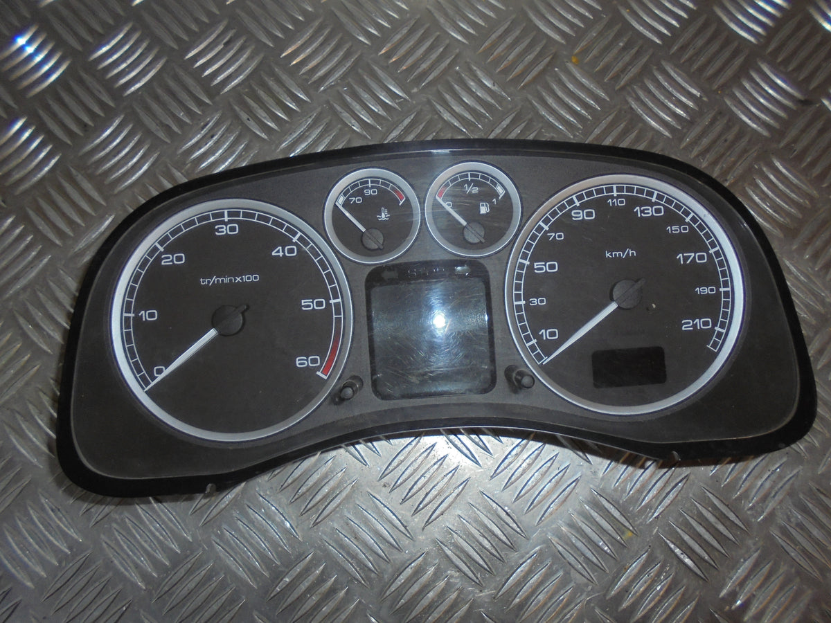 Peugeot 307 Speedometer - Instrument Med OEM Nr. 6105KS Fra Peugeot Ophugger