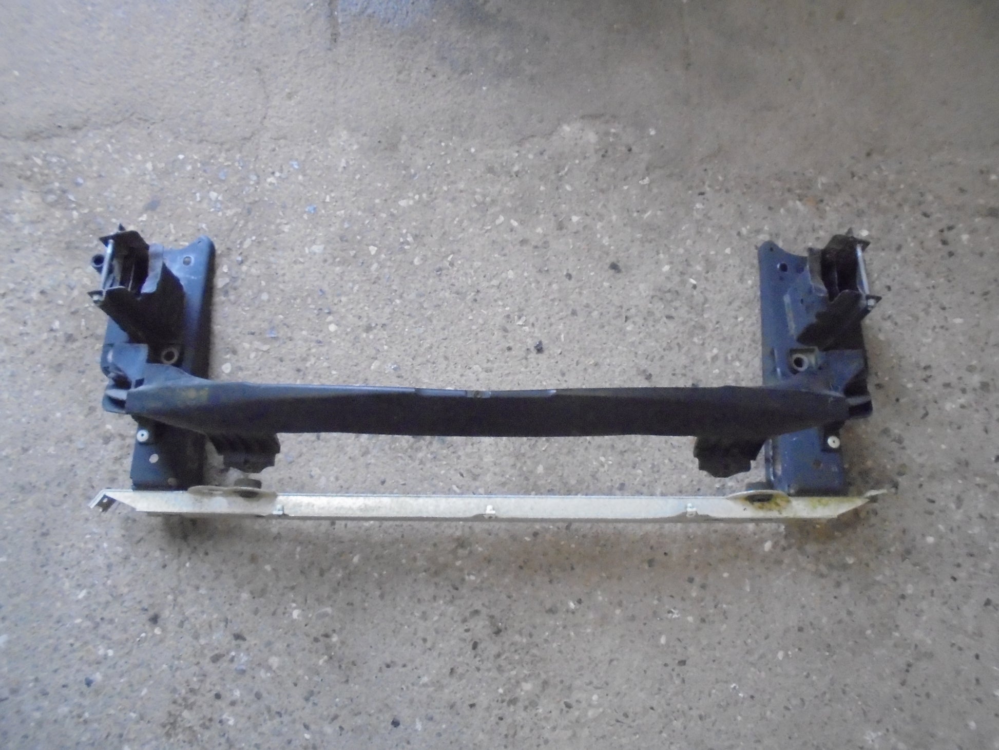 Opel Corsa D Frontkasse Med OEM Nr. 13191879 Fra Opel Ophugger