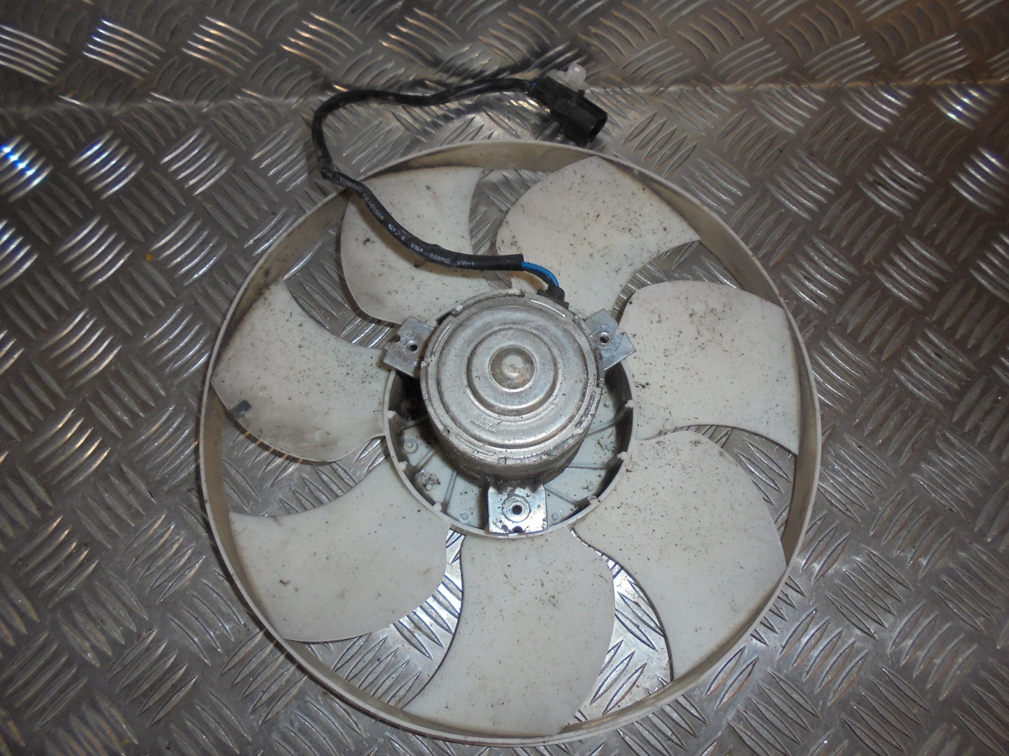 Peugeot 107 Kølerblæser El Med OEM Nr. 1253G9 Fra Peugeot Ophugger