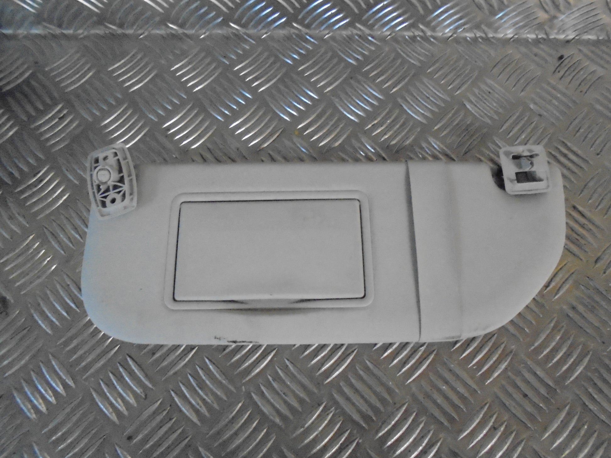 Peugeot 107 Solskærm Med OEM Nr. Ophugger Fra Peugeot Ophugger