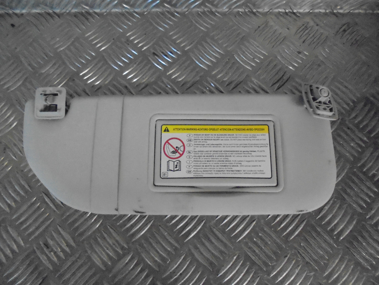 Peugeot 107 Solskærm Med OEM Nr. Ophugger Fra Peugeot Ophugger