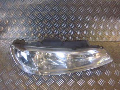 Peugeot 406 Forlygte Med OEM Nr. 6205V2	 Fra Peugeot Ophugger