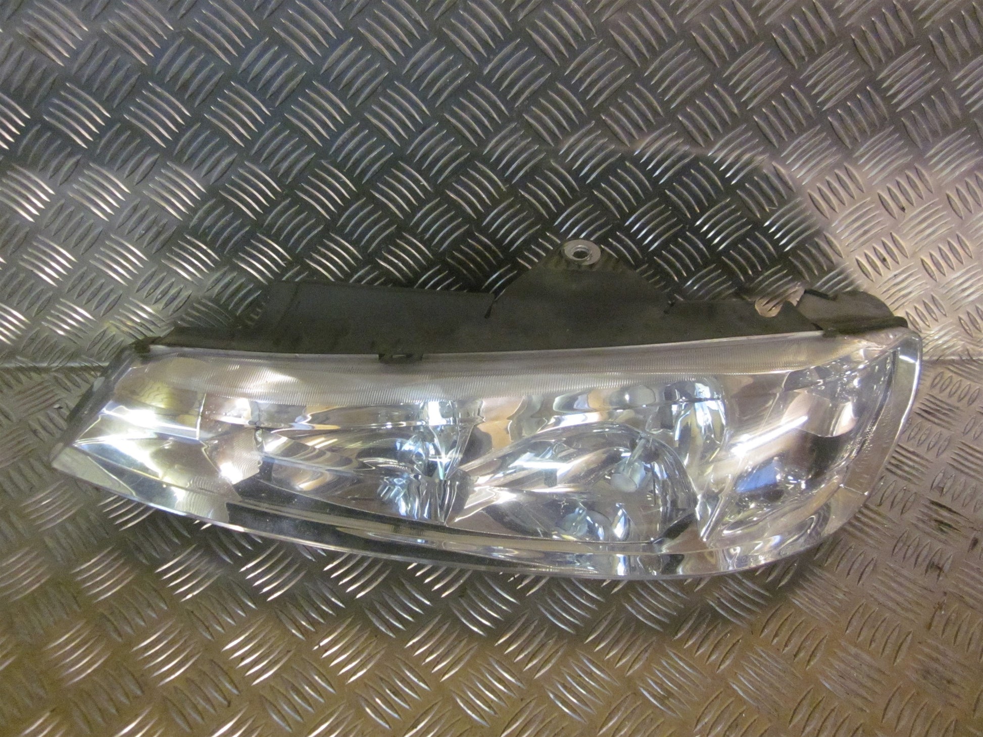 Peugeot 406 Forlygte Med OEM Nr. 6204V2	 Fra Peugeot Ophugger