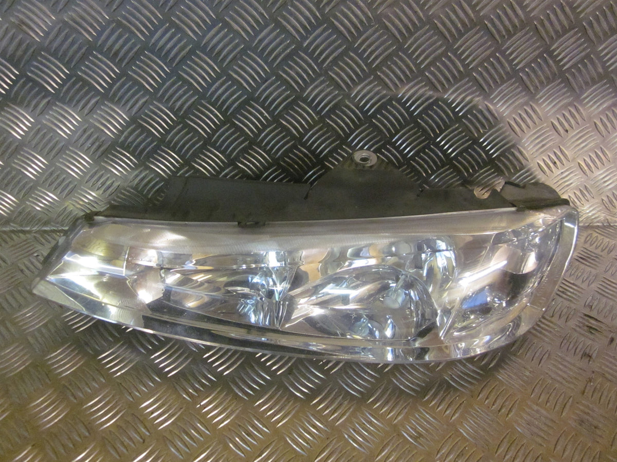 Peugeot 406 Forlygte Med OEM Nr. 6204V2 Fra Peugeot Ophugger