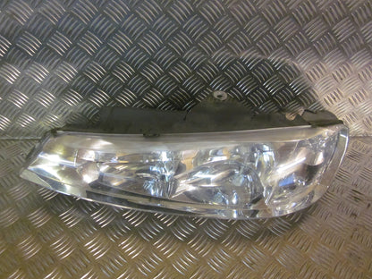Peugeot 406 Forlygte Med OEM Nr. 6204V2	 Fra Peugeot Ophugger