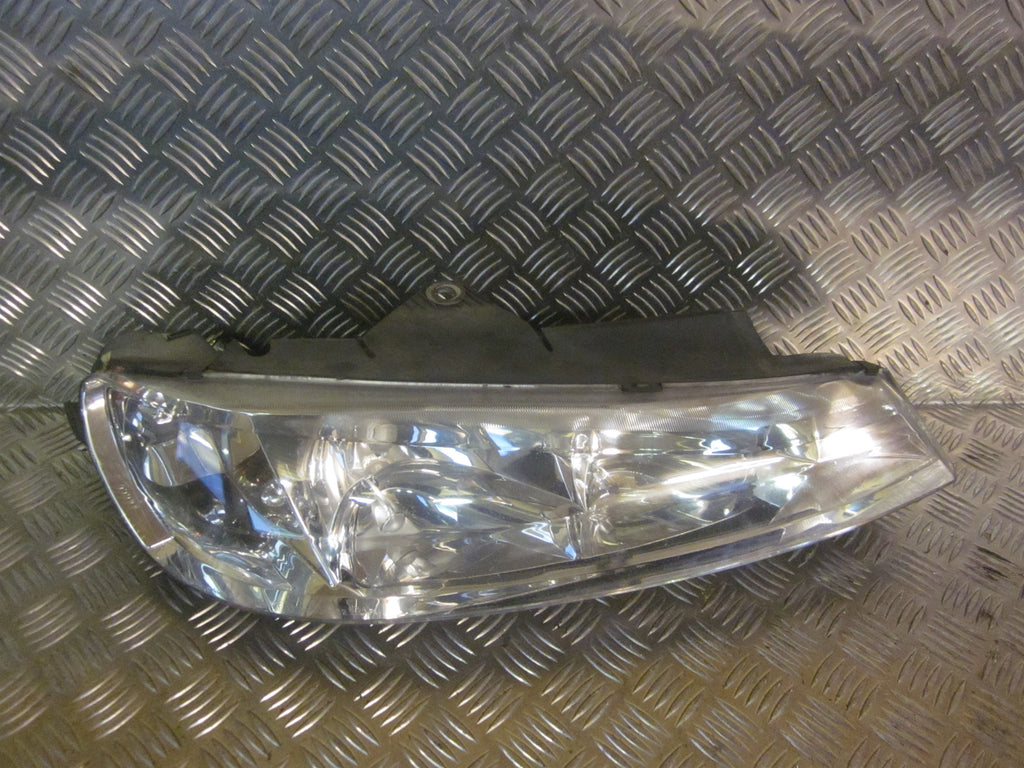 Peugeot 406 Forlygte Med OEM Nr. 6205V2 Fra Peugeot Ophugger