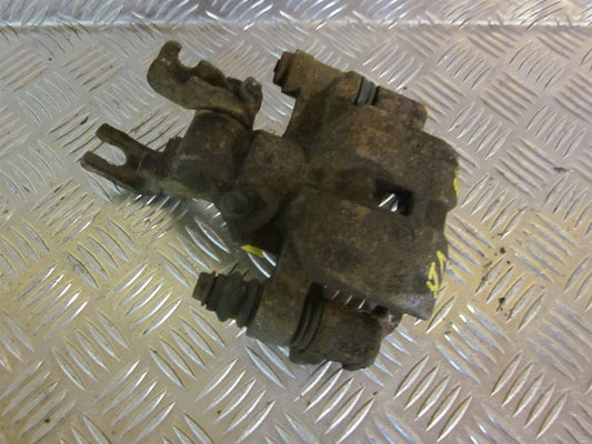 Mazda 323 4D BJ12 Bremsekaliber VB Med OEM Nr. Ophugger Fra Mazda Ophugger