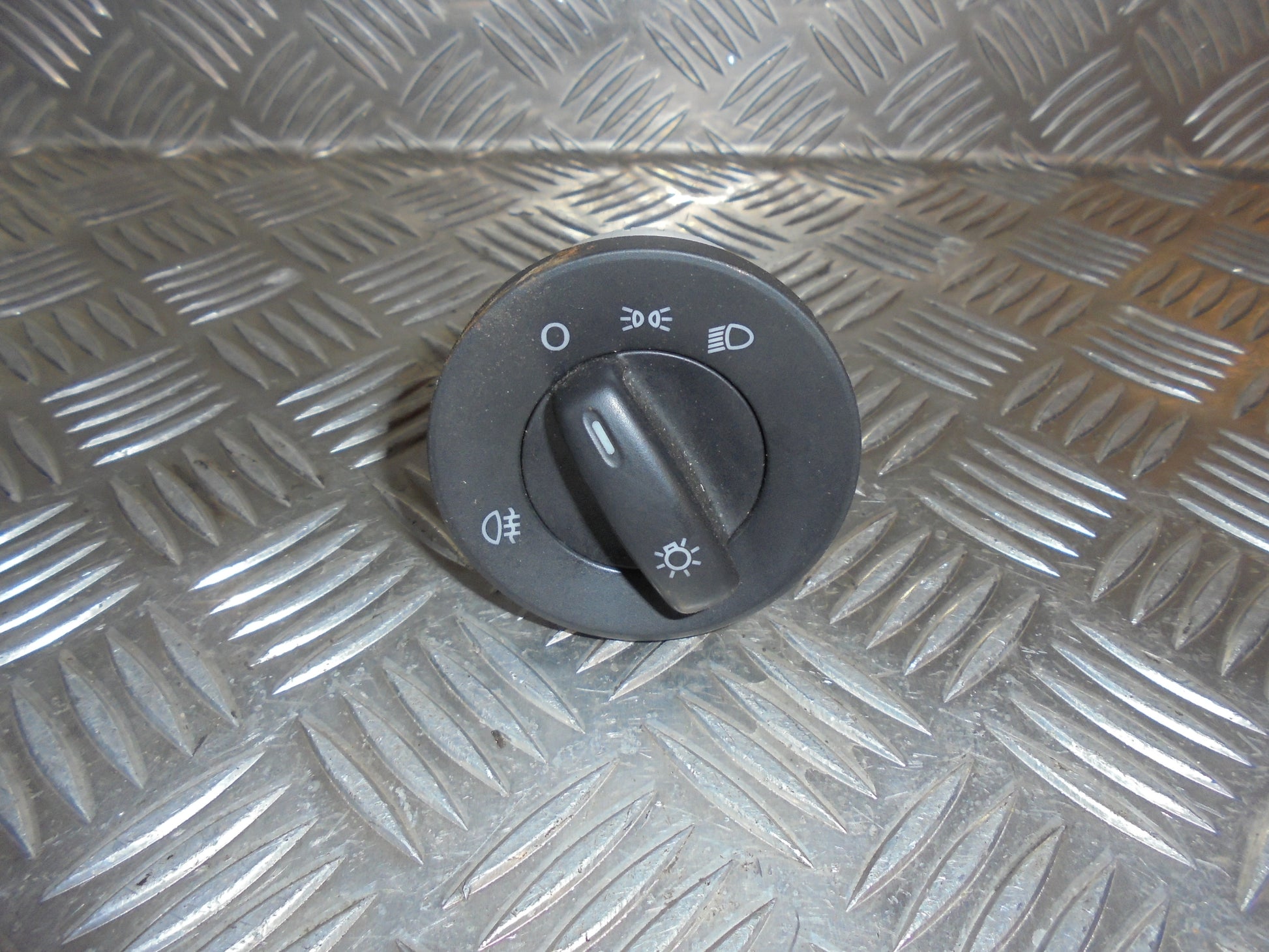 Skoda Octavia Kontakt Lys Med OEM Nr. 1Z0941431F Fra Skoda Ophugger