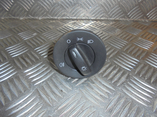 Skoda Octavia Kontakt Lys Med OEM Nr. 1Z0941431F Fra Skoda Ophugger