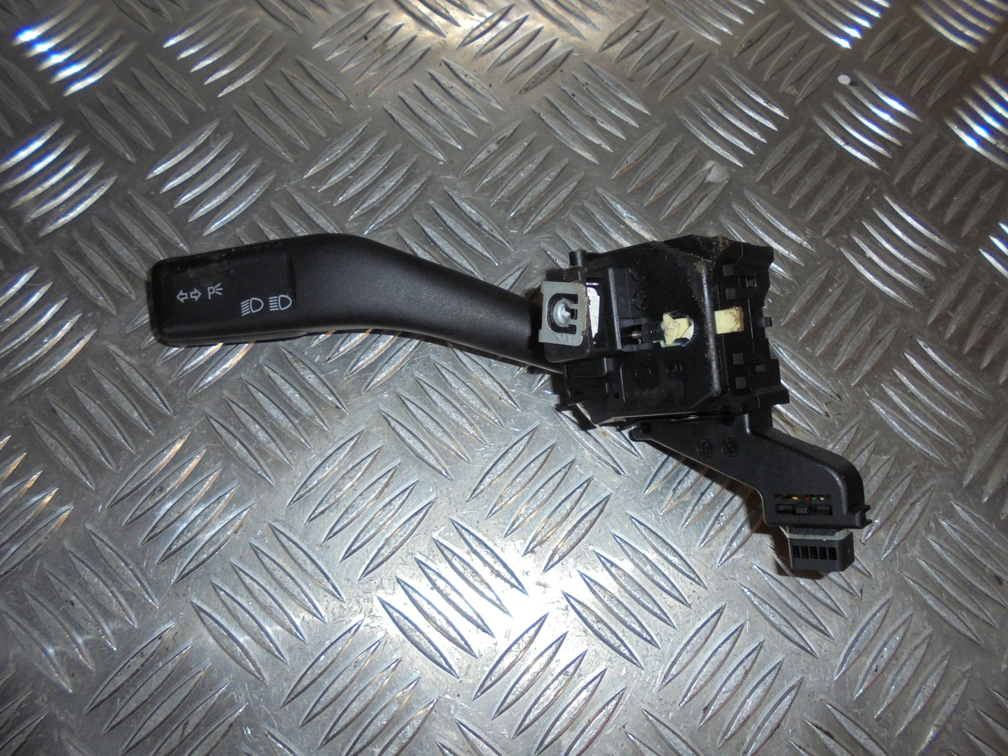 Skoda Octavia Kontakt Blink Med OEM Nr. 1K0953513E Fra Skoda Ophugger