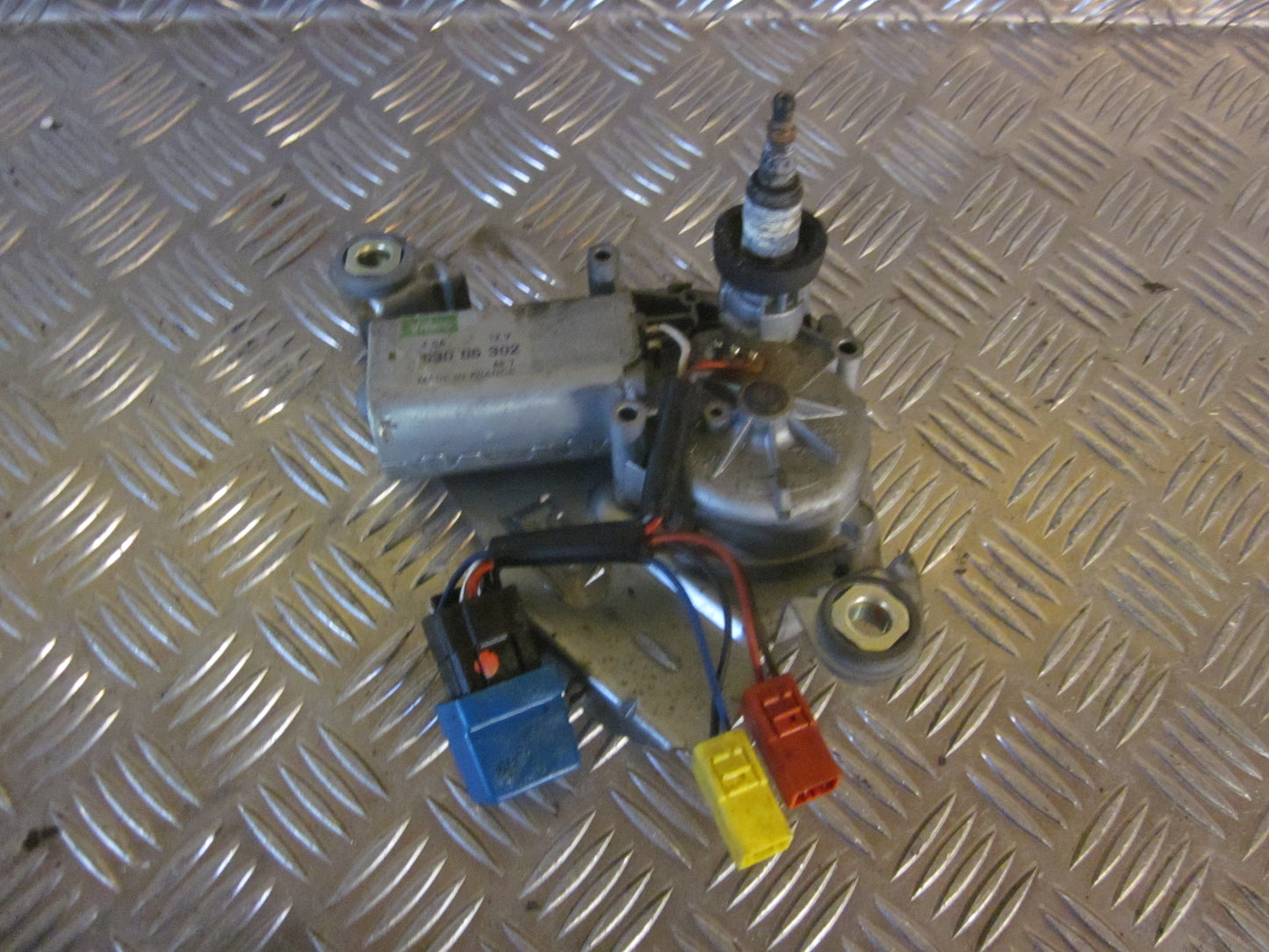 Peugeot 306 Bagrudevisker Motor Med OEM Nr. Ophugger Fra Peugeot Ophugger