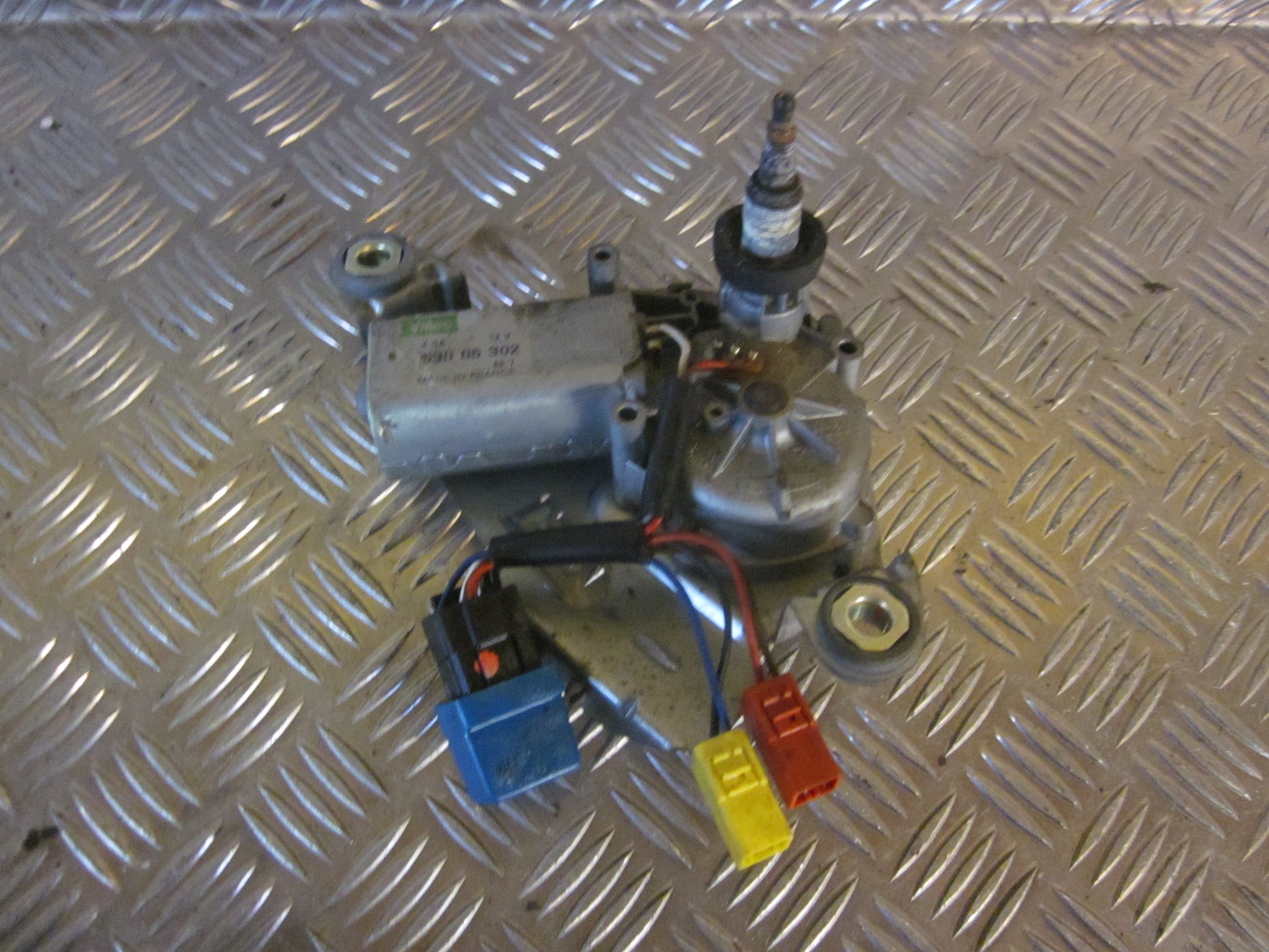 Peugeot 306 Bagrudevisker Motor Med OEM Nr. Ophugger Fra Peugeot Ophugger