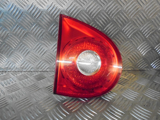 VW Golf 5 1K Baglygte Med OEM Nr. 1K5945093F Fra VW Ophugger