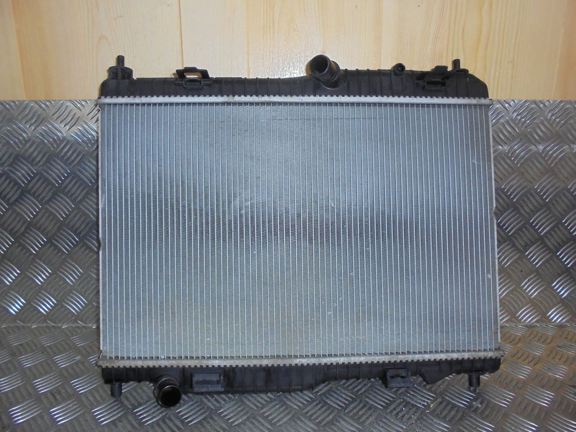 Ford Fiesta 7 Køler Med OEM Nr. Ophugger Fra Ford Ophugger