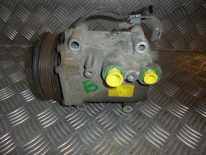 Ford Fiesta 7 Aircondition Pumpe Med OEM Nr. 8V5119D629DF Fra Ford Ophugger