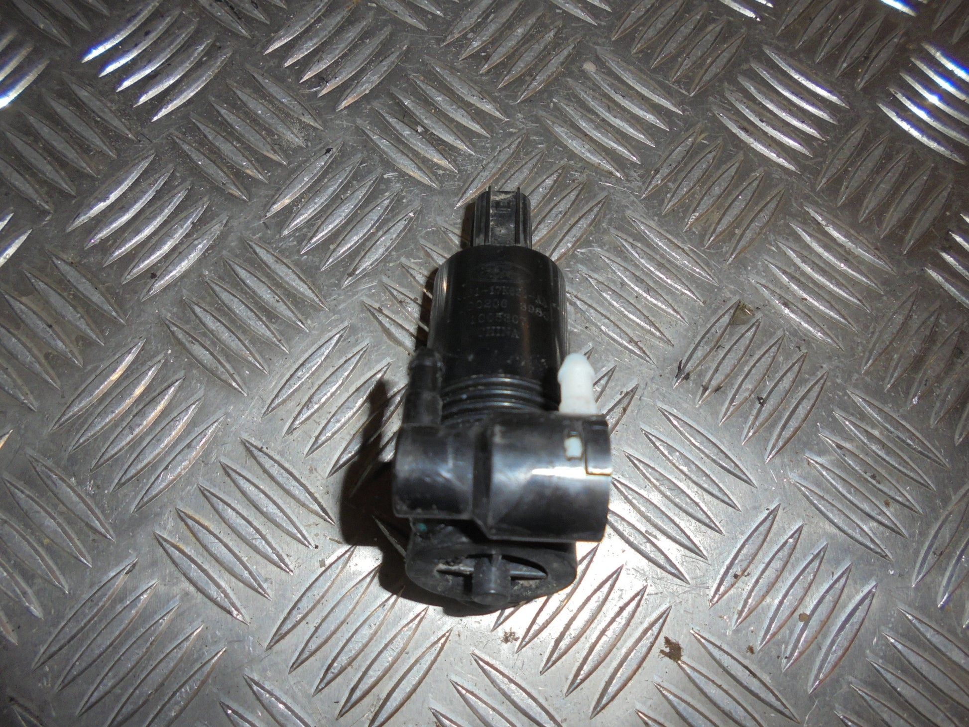 Ford Fiesta 7 Sprinklermotor Med OEM Nr. Ophugger Fra Ford Ophugger