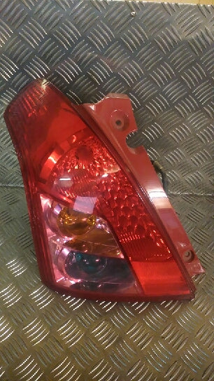 Suzuki Swift Baglygte Med OEM Nr. Ophugger Fra Suzuki Ophugger