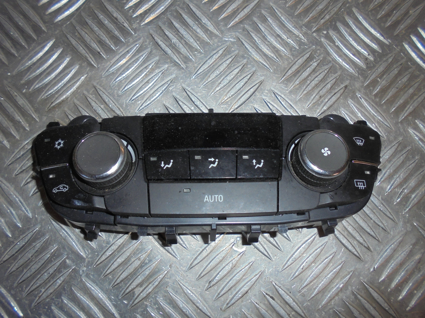 Opel Insignia A Varmeregulering Med OEM Nr. 13273095 Fra Opel Ophugger