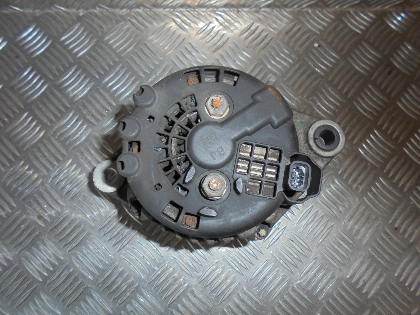 Opel Insignia A Generator Med OEM Nr. 13502583 Fra Opel Ophugger