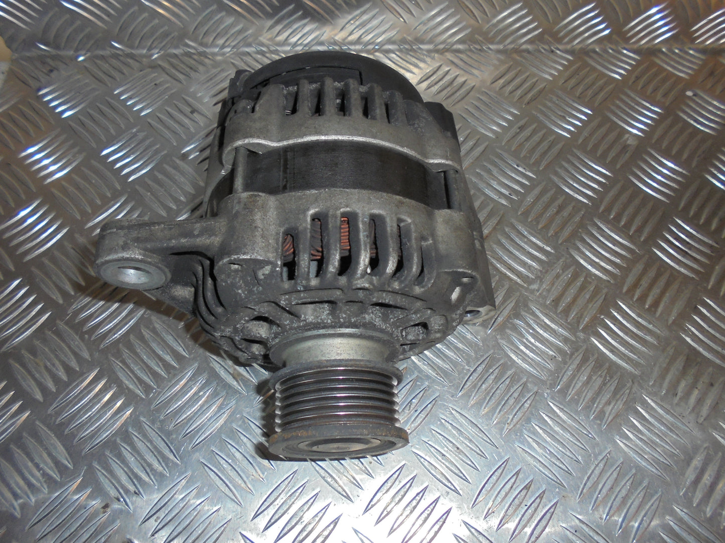 Opel Insignia A Generator Med OEM Nr. 13502583 Fra Opel Ophugger